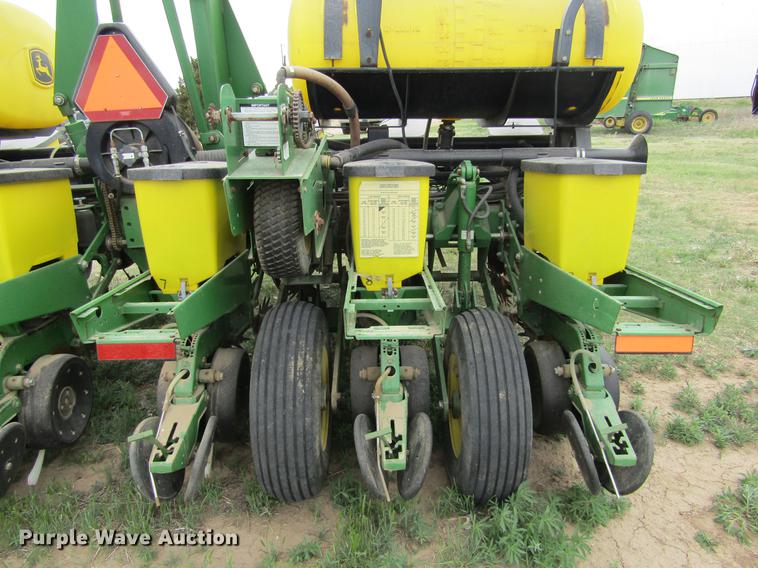image for item DE6830 2002 John Deere 1760 no-till planter