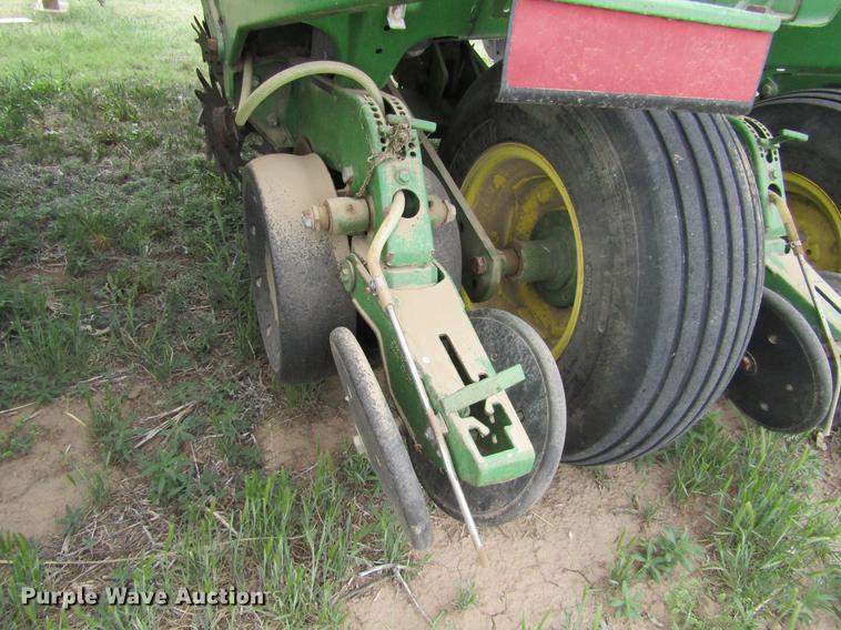 image for item DE6830 2002 John Deere 1760 no-till planter