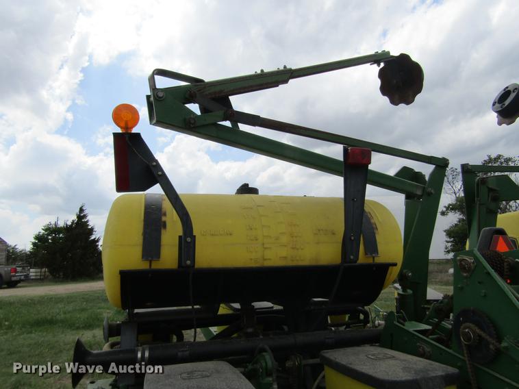 image for item DE6830 2002 John Deere 1760 no-till planter