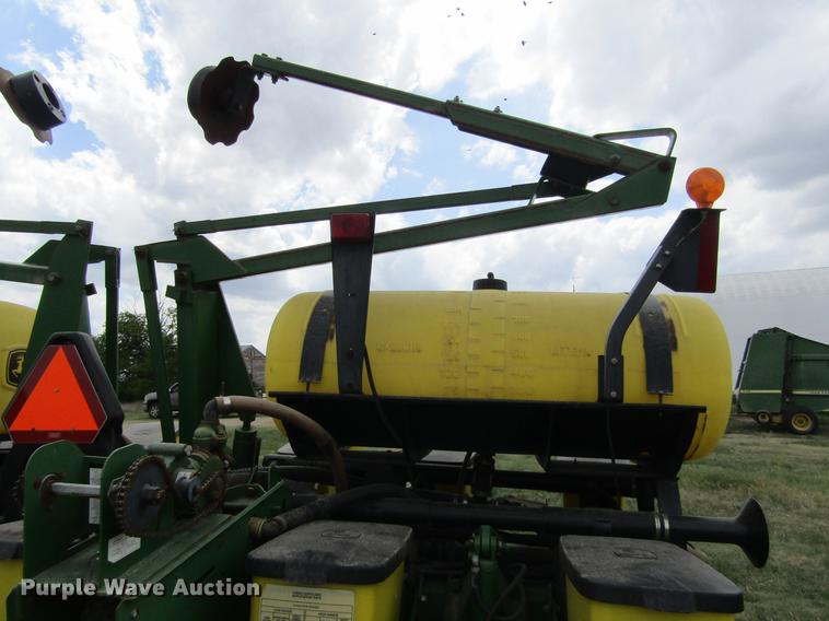 image for item DE6830 2002 John Deere 1760 no-till planter