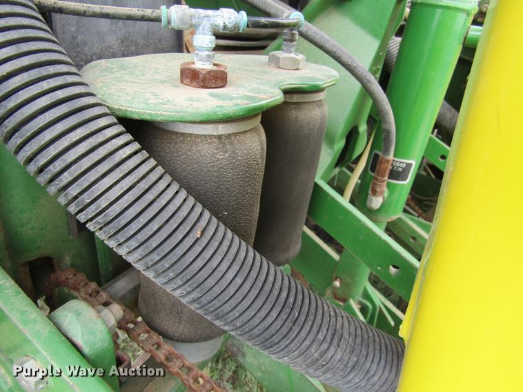 image for item DE6830 2002 John Deere 1760 no-till planter