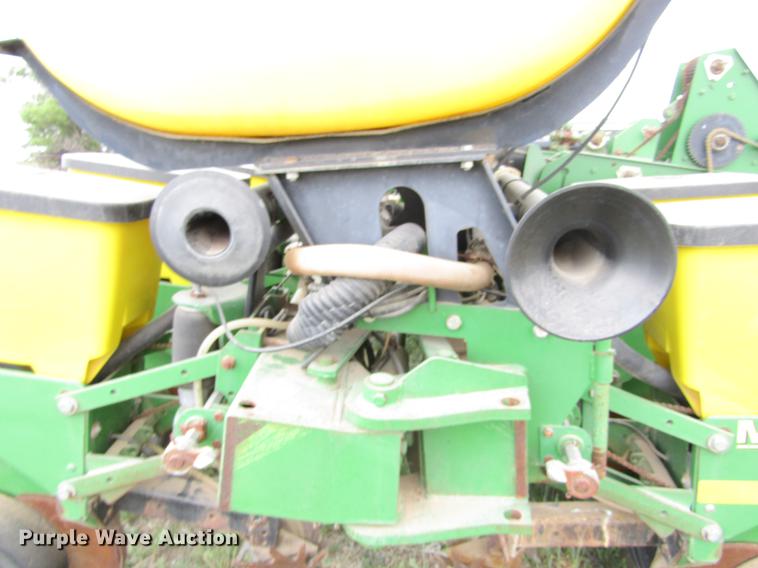 image for item DE6830 2002 John Deere 1760 no-till planter