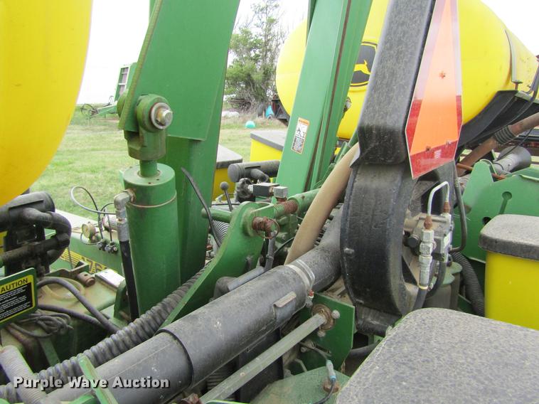 image for item DE6830 2002 John Deere 1760 no-till planter