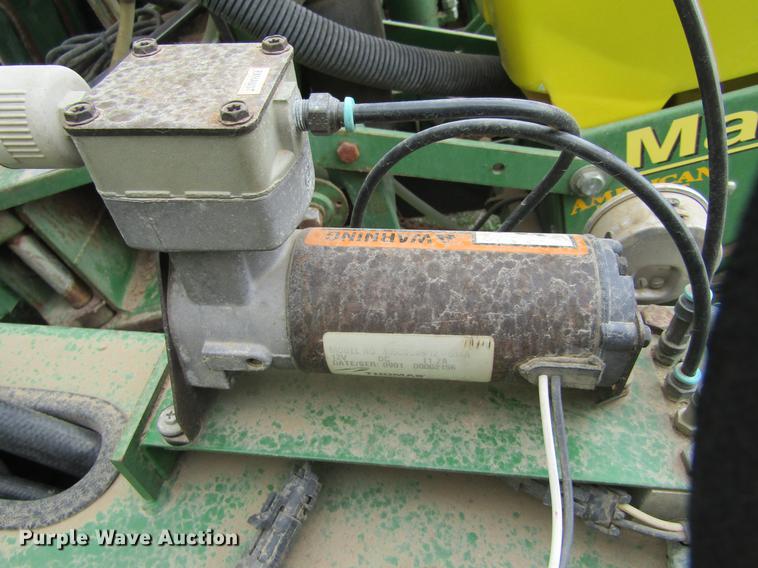 image for item DE6830 2002 John Deere 1760 no-till planter