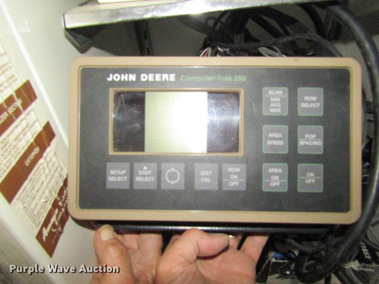 image for item DE6830 2002 John Deere 1760 no-till planter