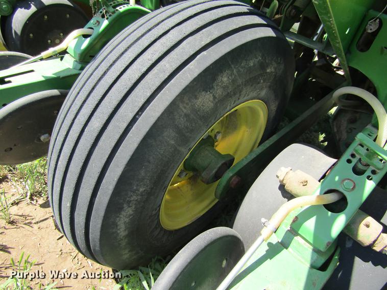 image for item DE6830 2002 John Deere 1760 no-till planter