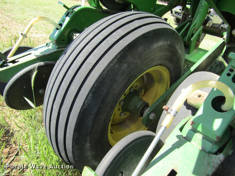 image for item DE6830 2002 John Deere 1760 no-till planter