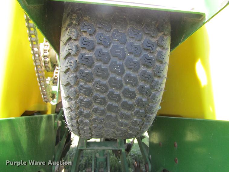 image for item DE6830 2002 John Deere 1760 no-till planter
