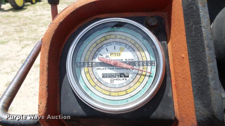 image for item DE7103 International 666 tractor