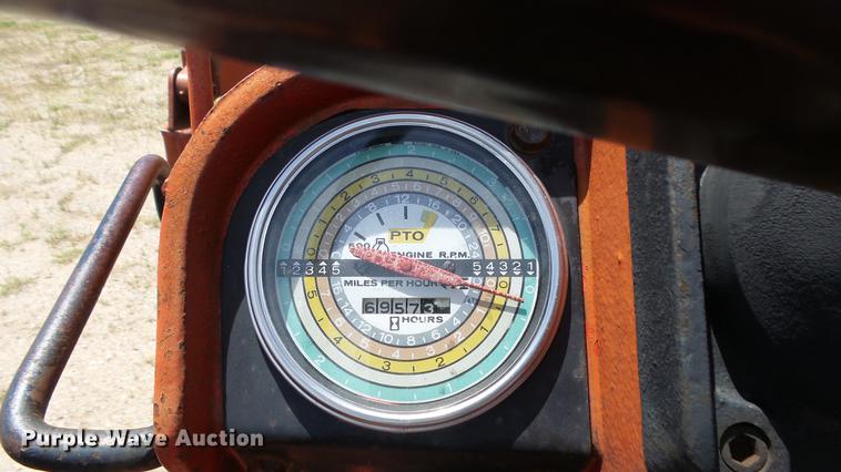 image for item DE7103 International 666 tractor