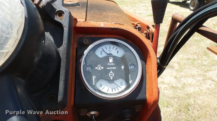 image for item DE7103 International 666 tractor