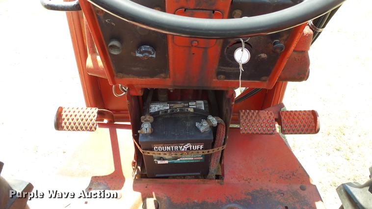 image for item DE7103 International 666 tractor