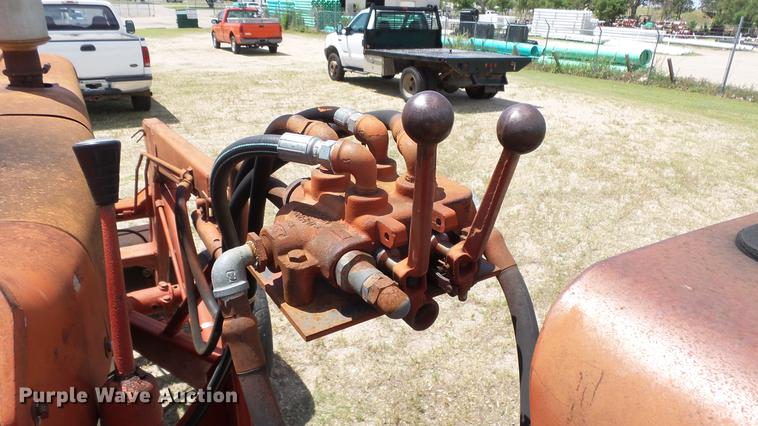 image for item DE7103 International 666 tractor