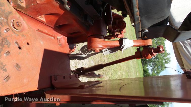 image for item DE7103 International 666 tractor