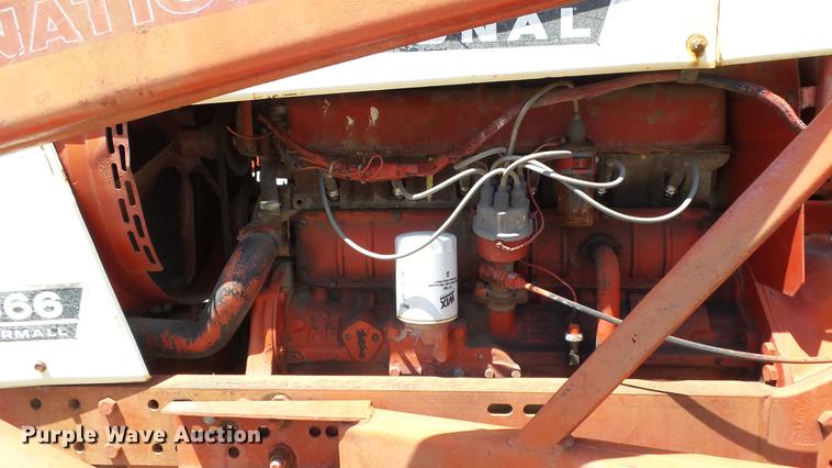 image for item DE7103 International 666 tractor