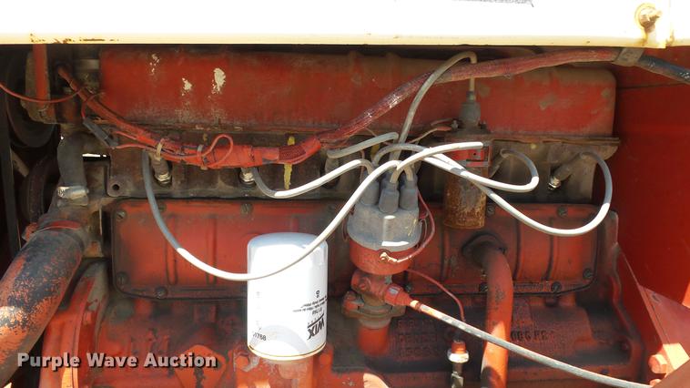 image for item DE7103 International 666 tractor