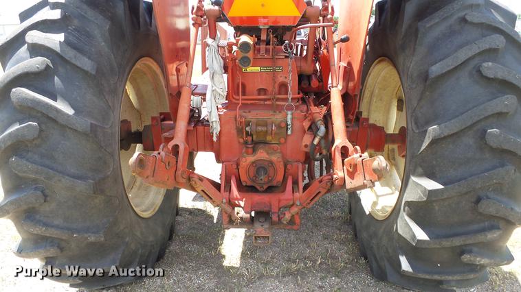 image for item DE7103 International 666 tractor