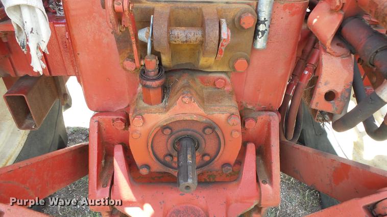 image for item DE7103 International 666 tractor
