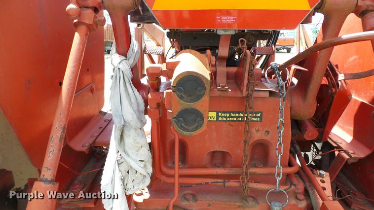 image for item DE7103 International 666 tractor