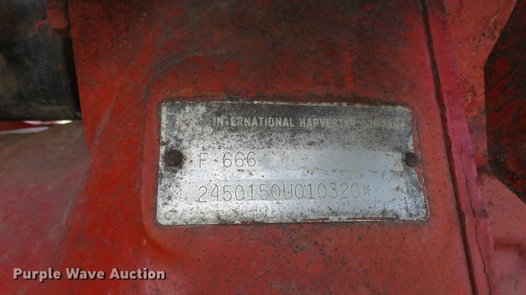 image for item DE7103 International 666 tractor