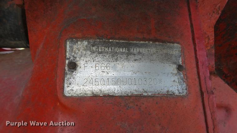 image for item DE7103 International 666 tractor