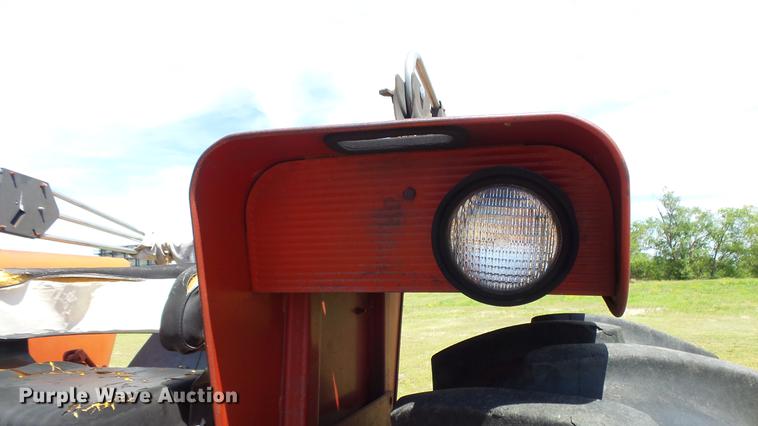 image for item DE7103 International 666 tractor