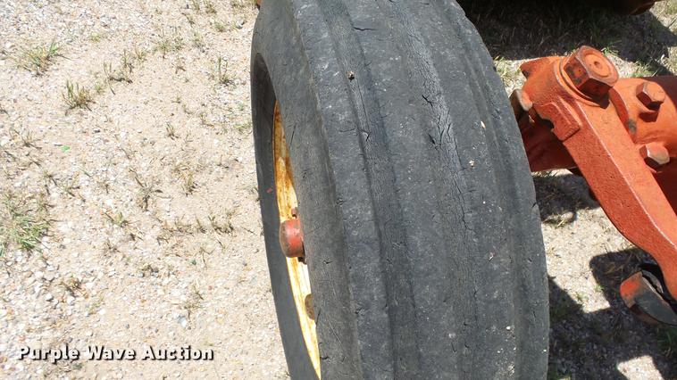 image for item DE7103 International 666 tractor