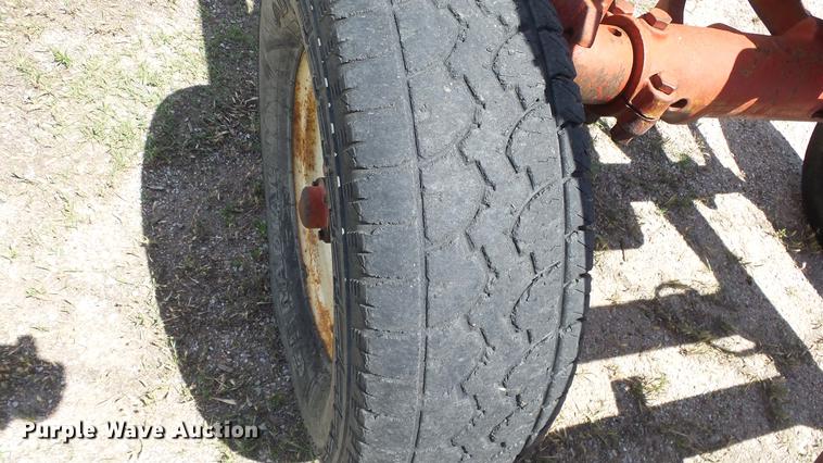 image for item DE7103 International 666 tractor