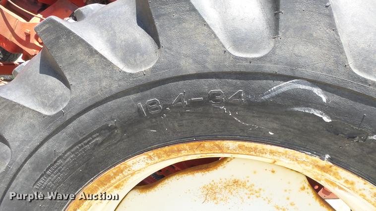 image for item DE7103 International 666 tractor