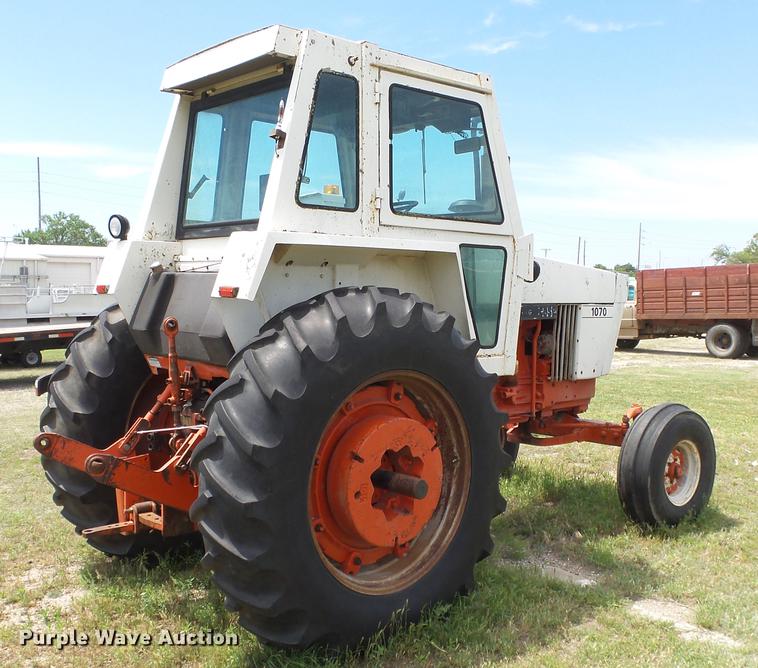 image for item DE7106 1976 Case 1070 tractor