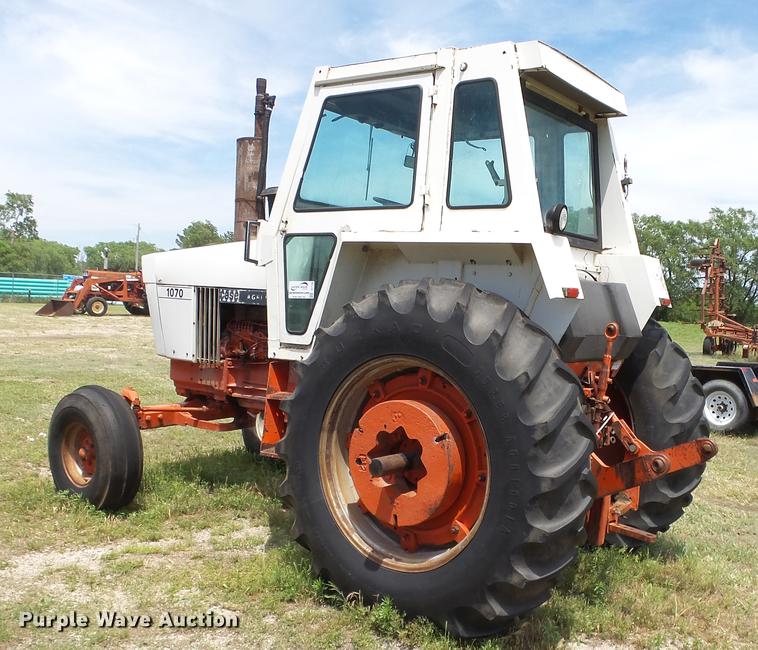 image for item DE7106 1976 Case 1070 tractor