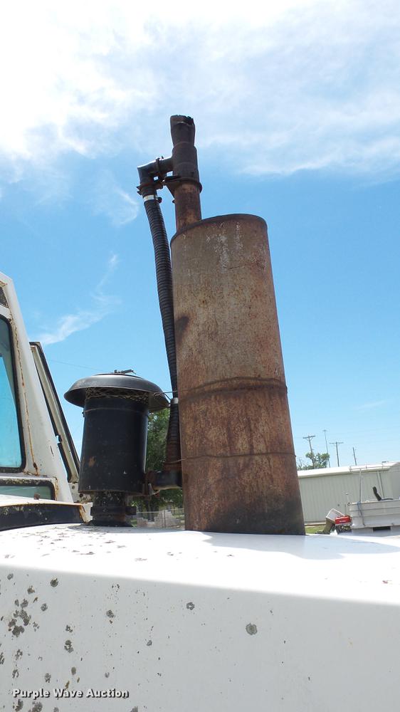 image for item DE7106 1976 Case 1070 tractor