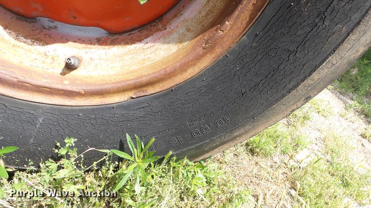 image for item DE7106 1976 Case 1070 tractor