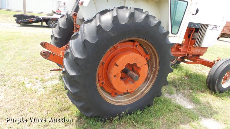 image for item DE7106 1976 Case 1070 tractor