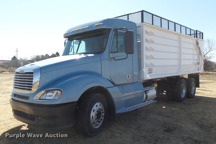 image for item DX9077 2007 Freightliner Columbia Heritage Edition silage truck