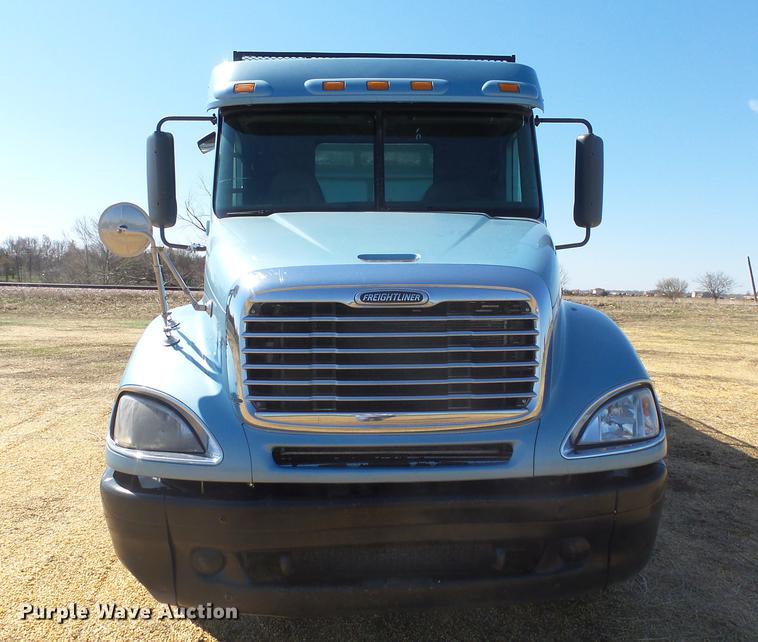image for item DX9077 2007 Freightliner Columbia Heritage Edition silage truck