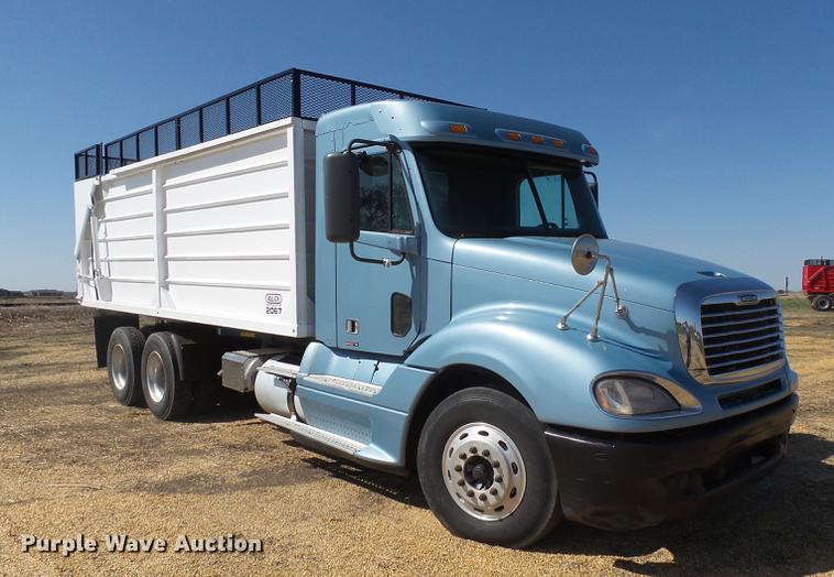 image for item DX9077 2007 Freightliner Columbia Heritage Edition silage truck