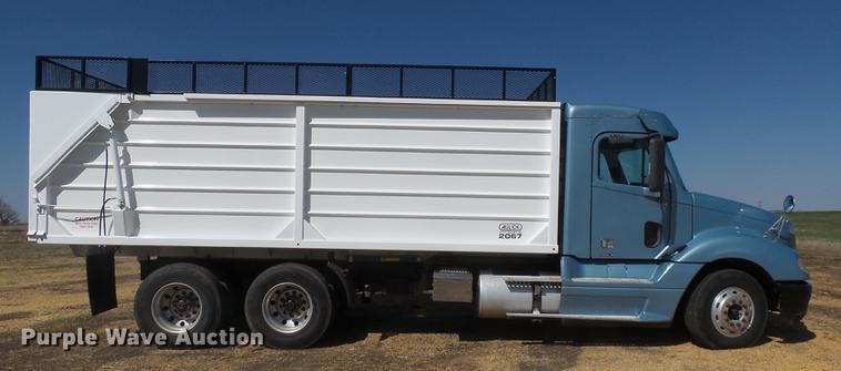 image for item DX9077 2007 Freightliner Columbia Heritage Edition silage truck