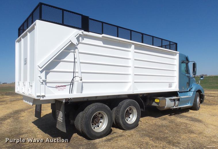 image for item DX9077 2007 Freightliner Columbia Heritage Edition silage truck