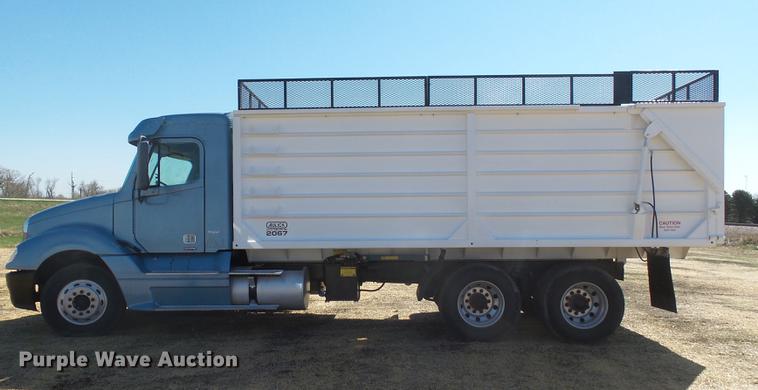 image for item DX9077 2007 Freightliner Columbia Heritage Edition silage truck