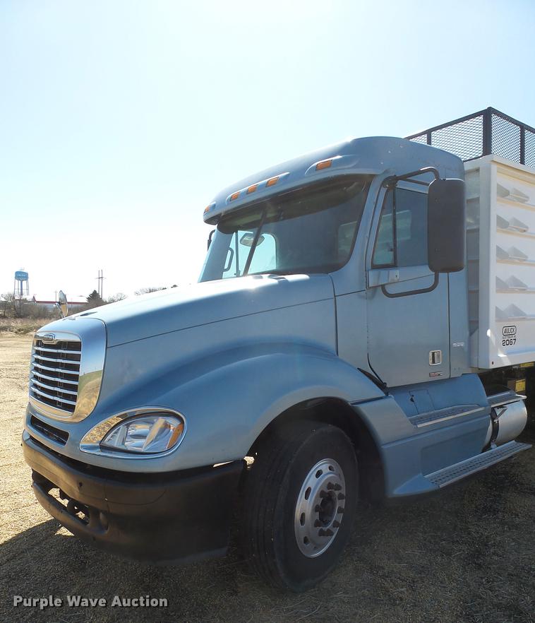 image for item DX9077 2007 Freightliner Columbia Heritage Edition silage truck