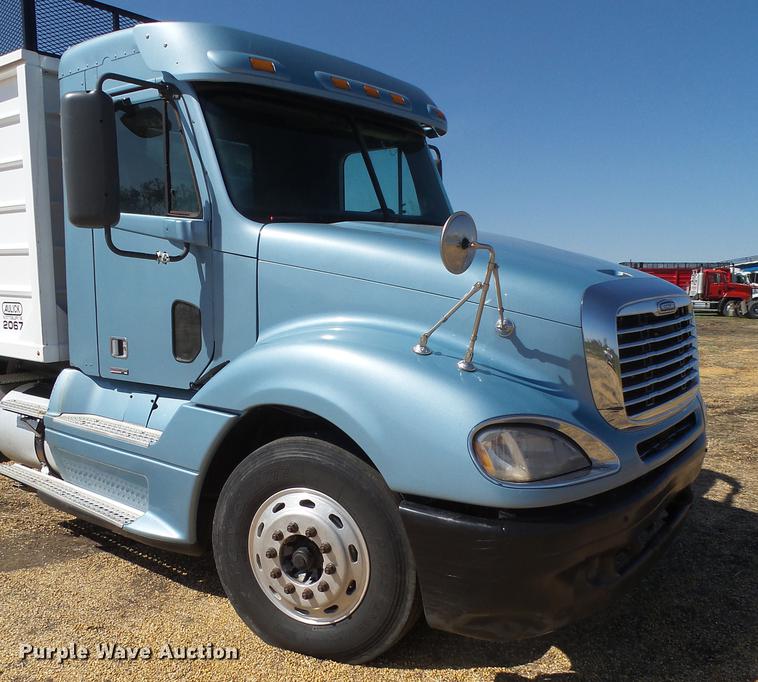 image for item DX9077 2007 Freightliner Columbia Heritage Edition silage truck