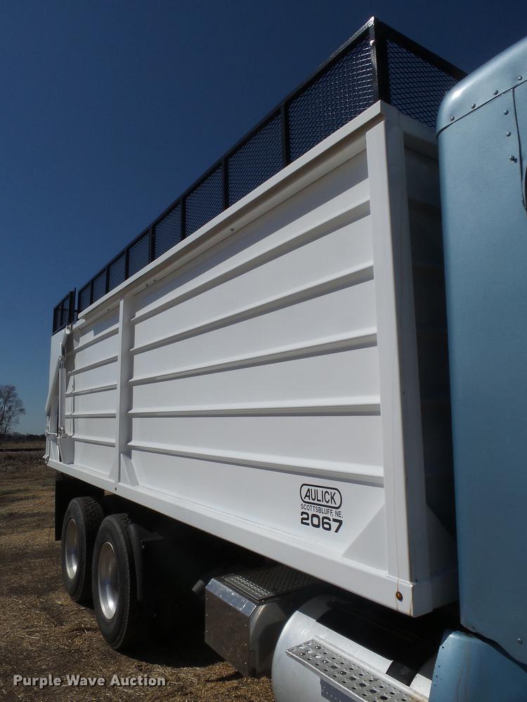 image for item DX9077 2007 Freightliner Columbia Heritage Edition silage truck