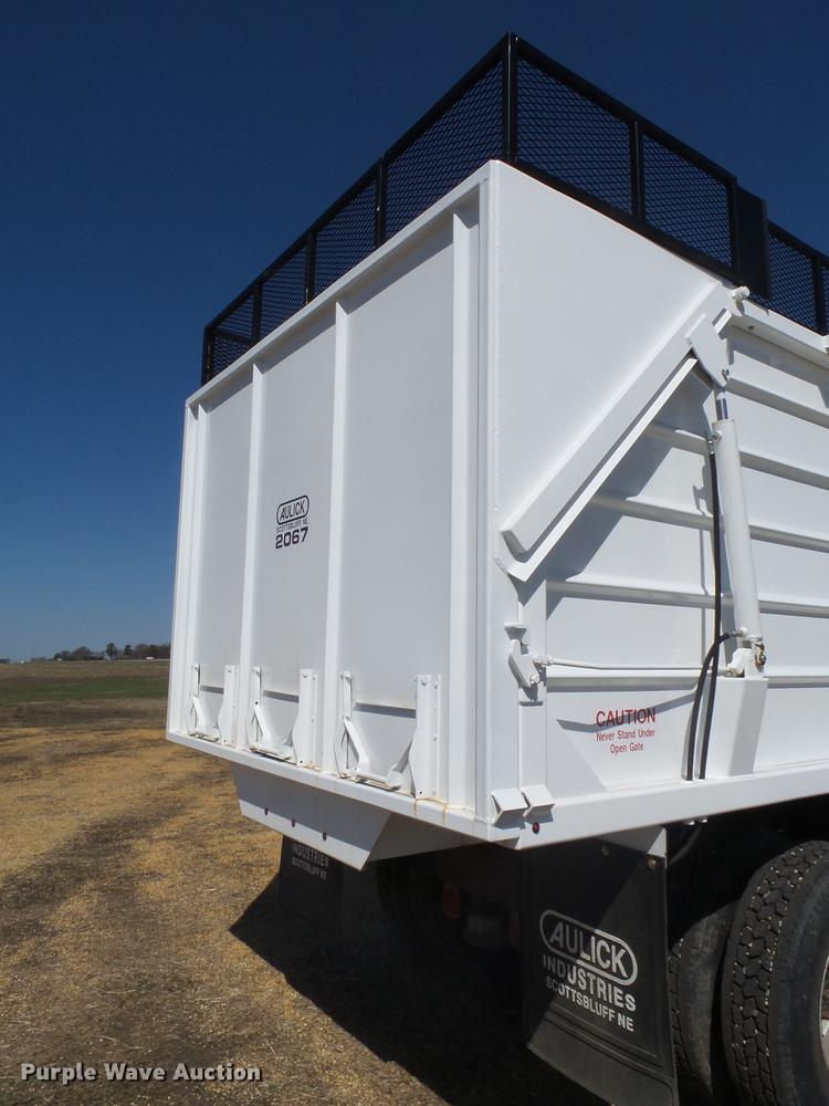 image for item DX9077 2007 Freightliner Columbia Heritage Edition silage truck