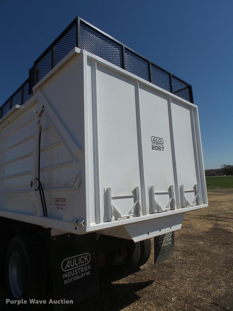 image for item DX9077 2007 Freightliner Columbia Heritage Edition silage truck