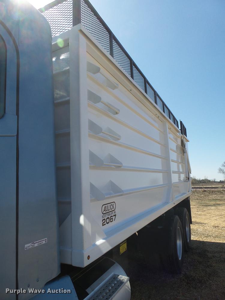 image for item DX9077 2007 Freightliner Columbia Heritage Edition silage truck