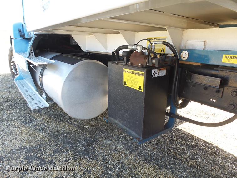 image for item DX9077 2007 Freightliner Columbia Heritage Edition silage truck