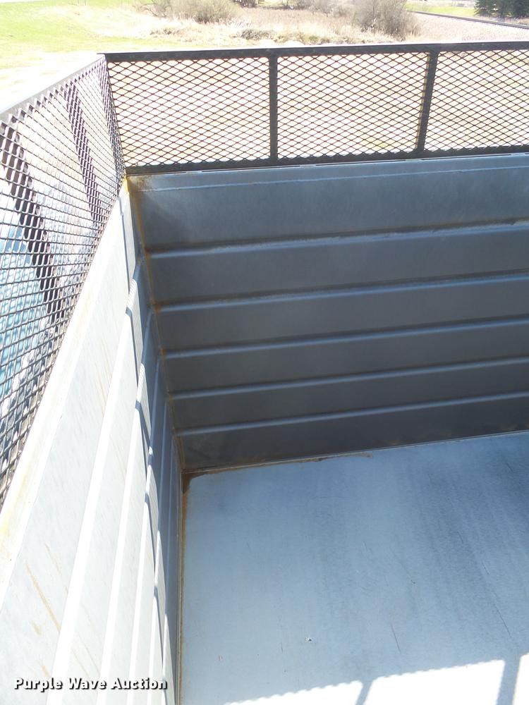 image for item DX9077 2007 Freightliner Columbia Heritage Edition silage truck