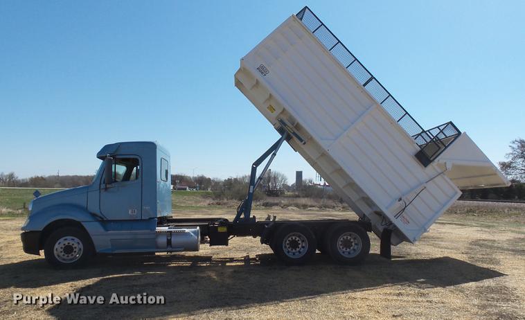 image for item DX9077 2007 Freightliner Columbia Heritage Edition silage truck