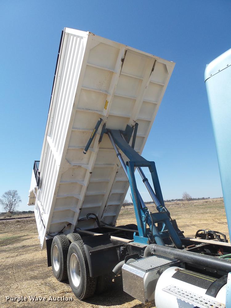 image for item DX9077 2007 Freightliner Columbia Heritage Edition silage truck